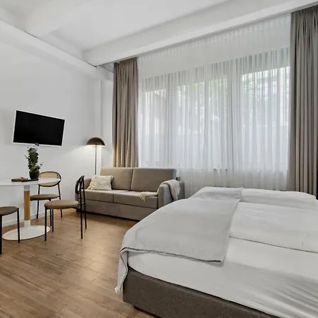 Limehome Fritz-erler Str 4*