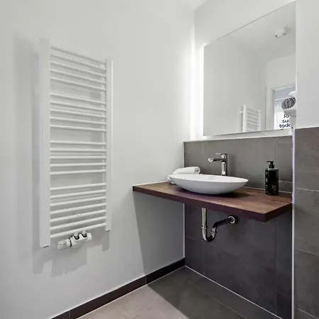 Limehome Fritz-erler Str 4*